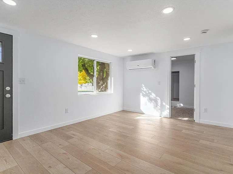 8801 E Frederick Ave — Photo 4