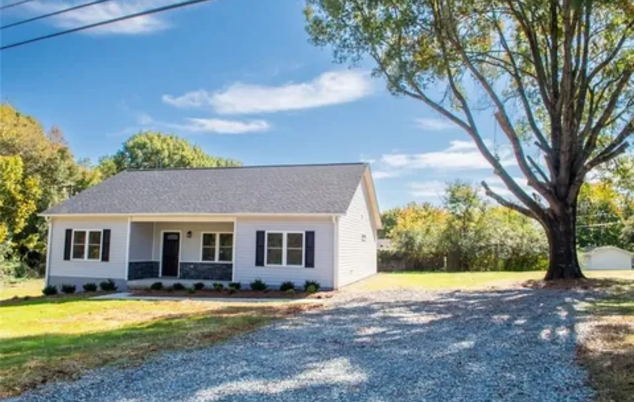 2704 Gilliam Rd — Photo 4