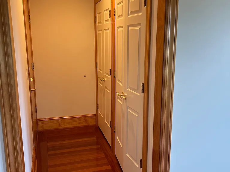 156 S Broadway — Photo 9