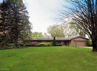 5550 Caribou Trl, Stevensville, MI 49127