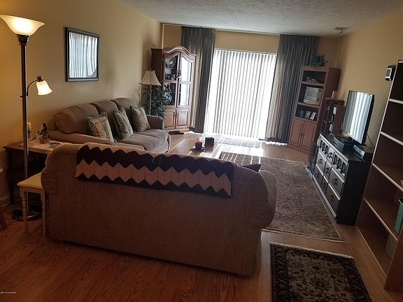 2nd image of 3030 Breckenridge Ln #411-1