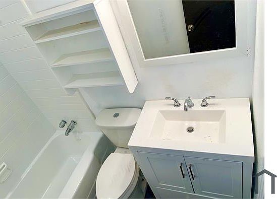 2nd image of 2284 Oakland Dr