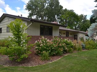 2421 Dresden Ln, Golden Valley, MN 55422