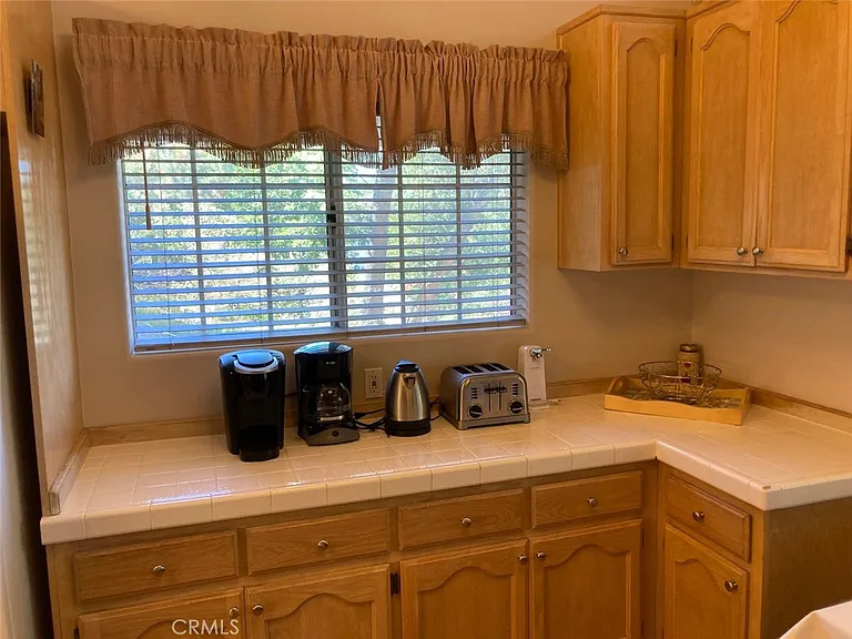 1050 Carousel Rd — Photo 10