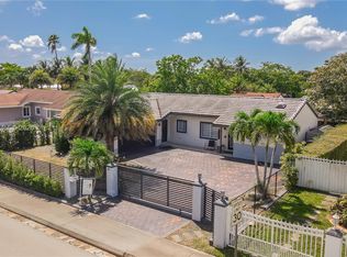 Country Lake Manors, Hialeah, FL 33015