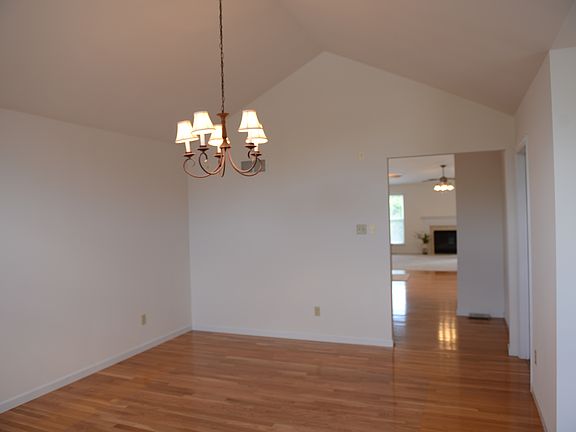 5th image of 3336 Walworth Way Dr