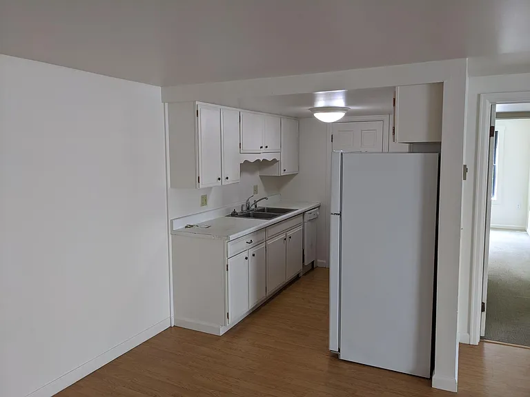 348 College St — Photo 8