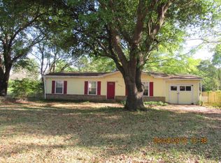 202 Sherry Ln, Palestine, TX 75803