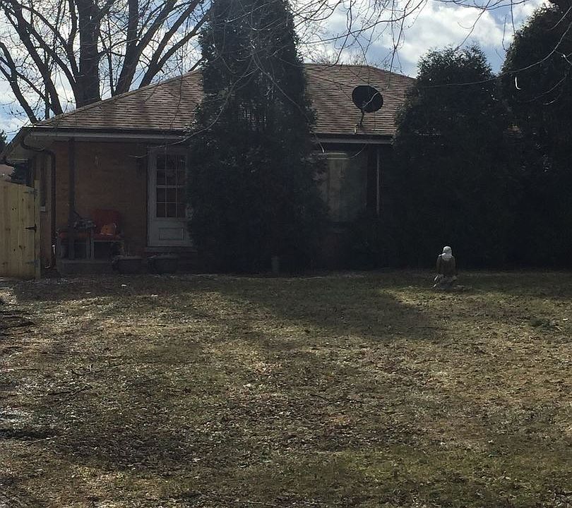 1st image of 223 E Illinois Ave