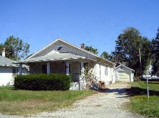15 Fairweight Ave, Danville, IL 61832