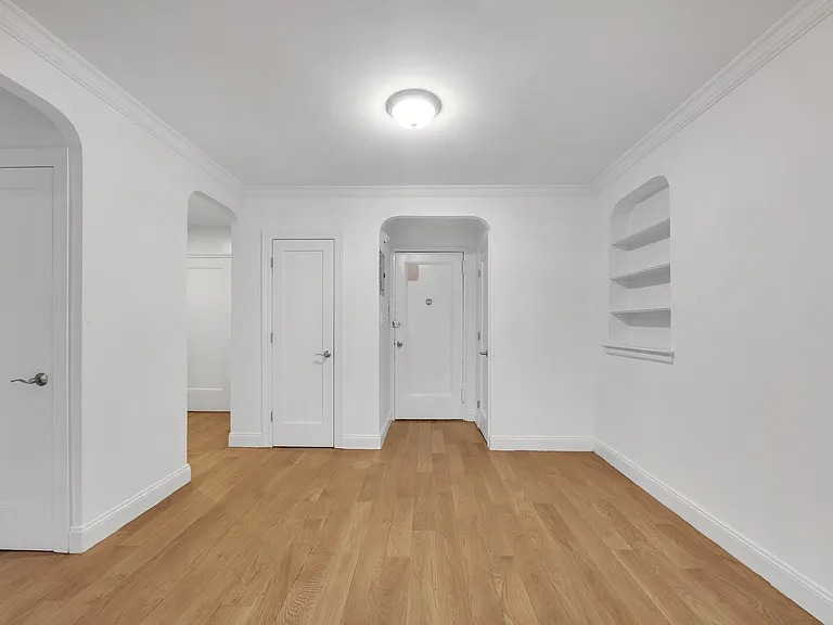 330 E 63rd St #2H — Photo 8