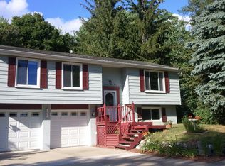 1822 Sunhollow Ct, Haslett, MI 48840