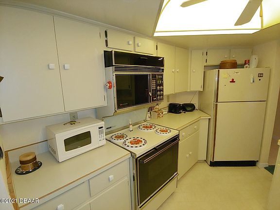 4th image of 1 Oceans West Blvd APT 20A1