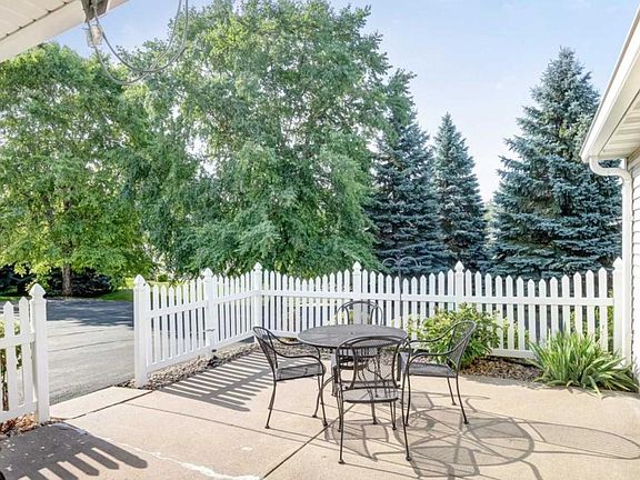 3rd image of 3048 Timberwood Trl #18