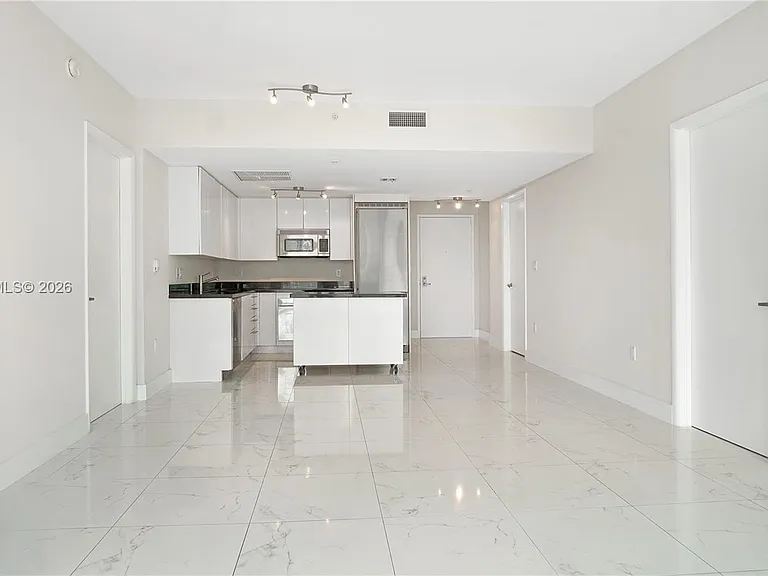 92 SW 3rd St #1803 — Photo 5