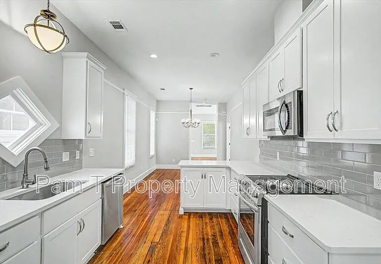 512 E 34th St — Photo 15