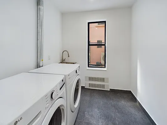 Rented by Bouklis Group | media 21