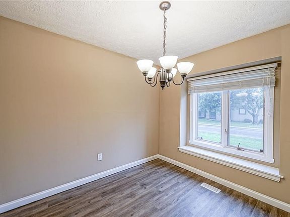 4th image of 5931 Highgate Cir E