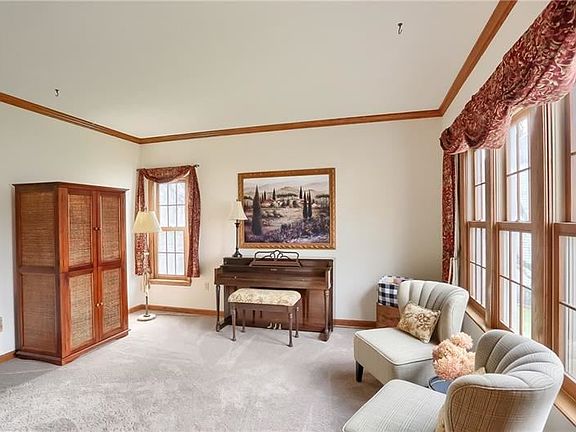 3rd image of 111 Apple Blossom Ln
