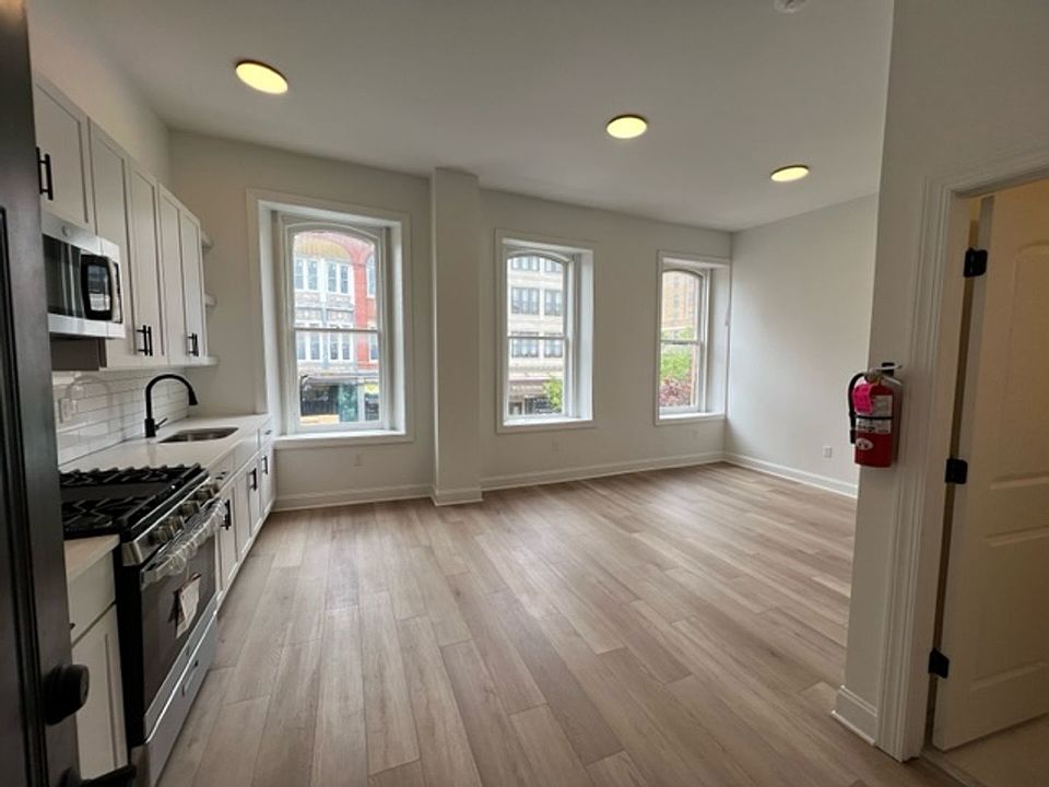 1st image of 115 Northampton St #204