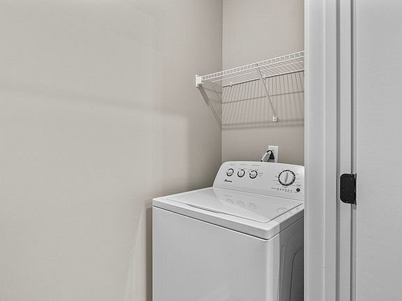 5th image of 1056 Coachman Dr #10