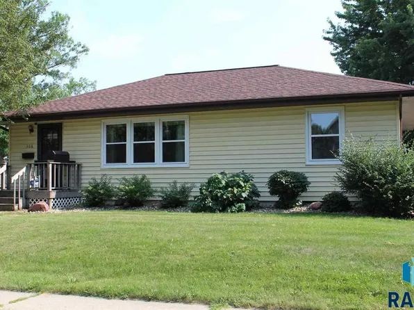 306 E Bishop St, Luverne, MN 56156