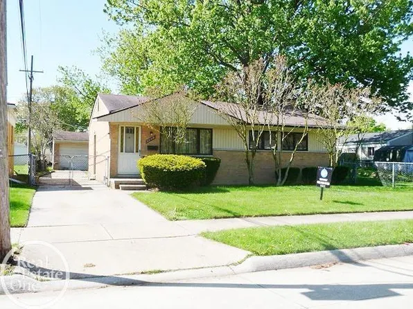22416 Furton St, Saint Clair Shores, MI 48082