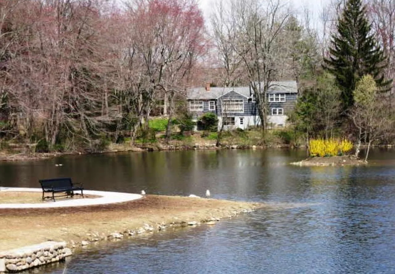 3 bed, 2.5 bath, 1644 sqft, $4,800 — Photo 2