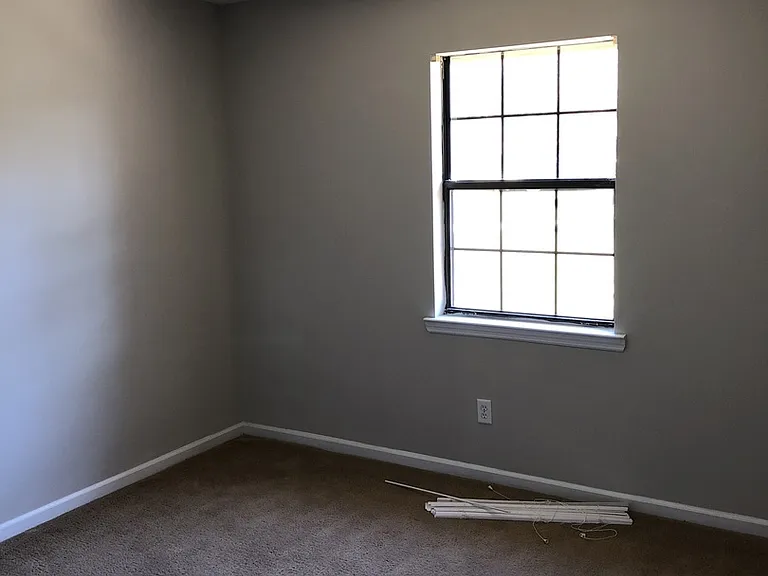 912 Granger Dr — Photo 12