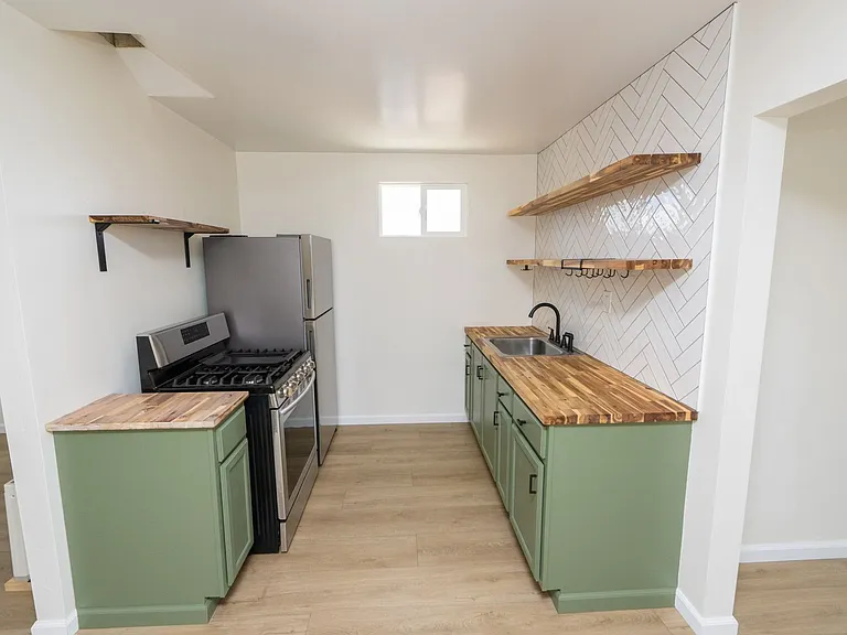 1053 Florence St — Photo 17