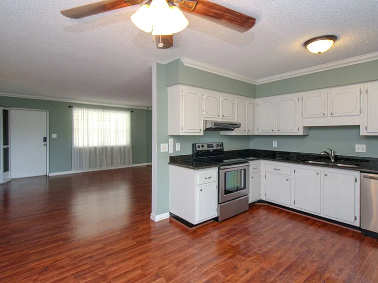 729 Palm View Dr #D4 — Photo 2