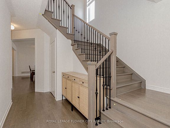4th image of 226 Chippewa Ave