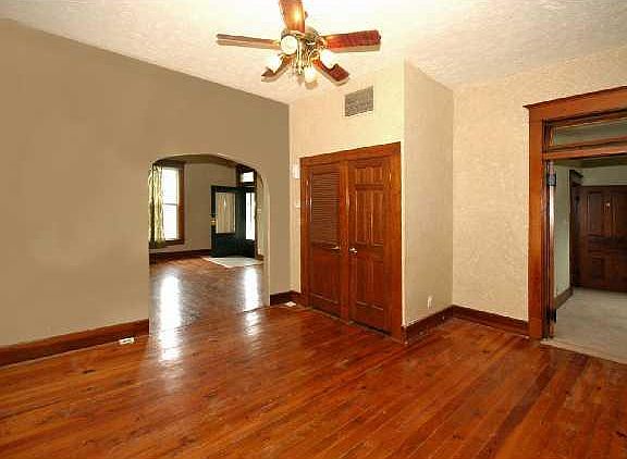 5th image of 5063 S Broadway St