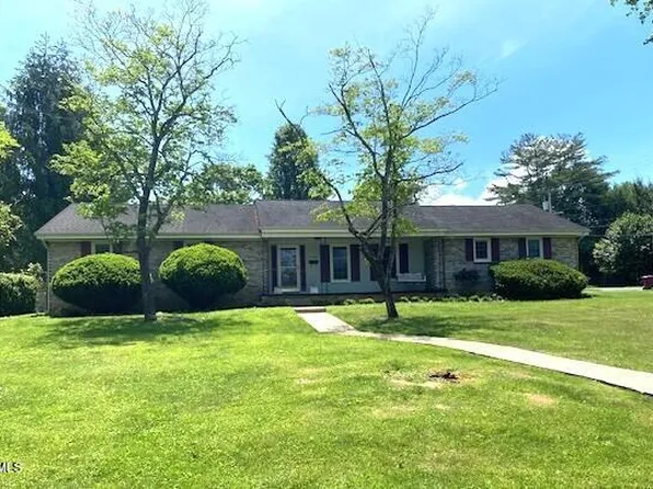 1700 Tee Ct, Johnson City, TN 37601