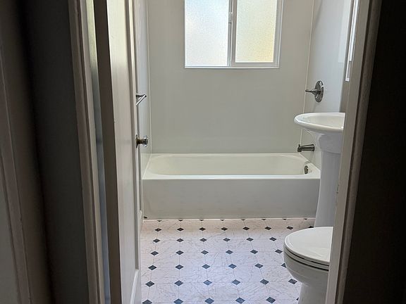 3rd image of 1440 6th St APT 6