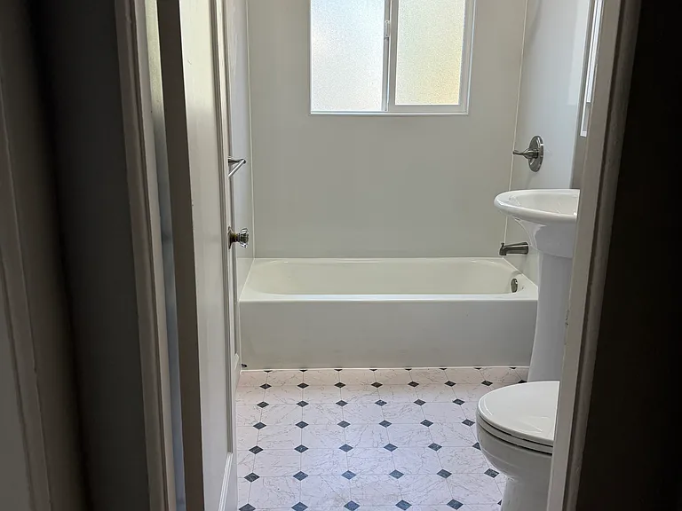 1440 6th St #6 — Photo 3