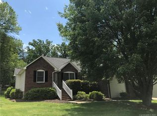 910 Manor Dr, Kings Mountain, NC 28086