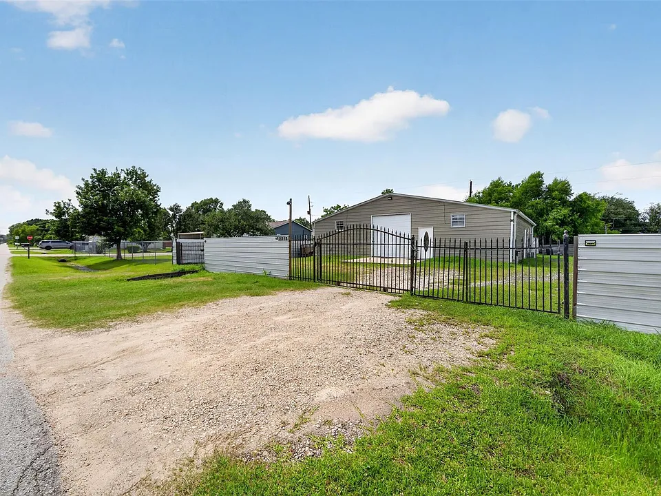2213 Ellis Dr