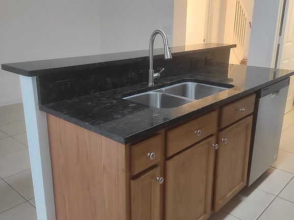 5th image of 2631 SW 120th Ter #202-4