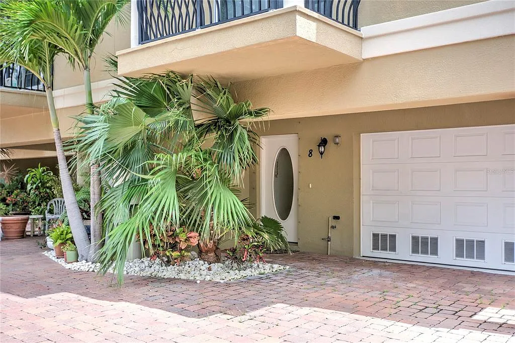 Building Photo - 300 Capri Blvd #8
