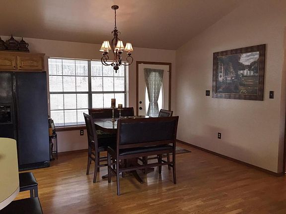 4th image of 550 Carothers Ln