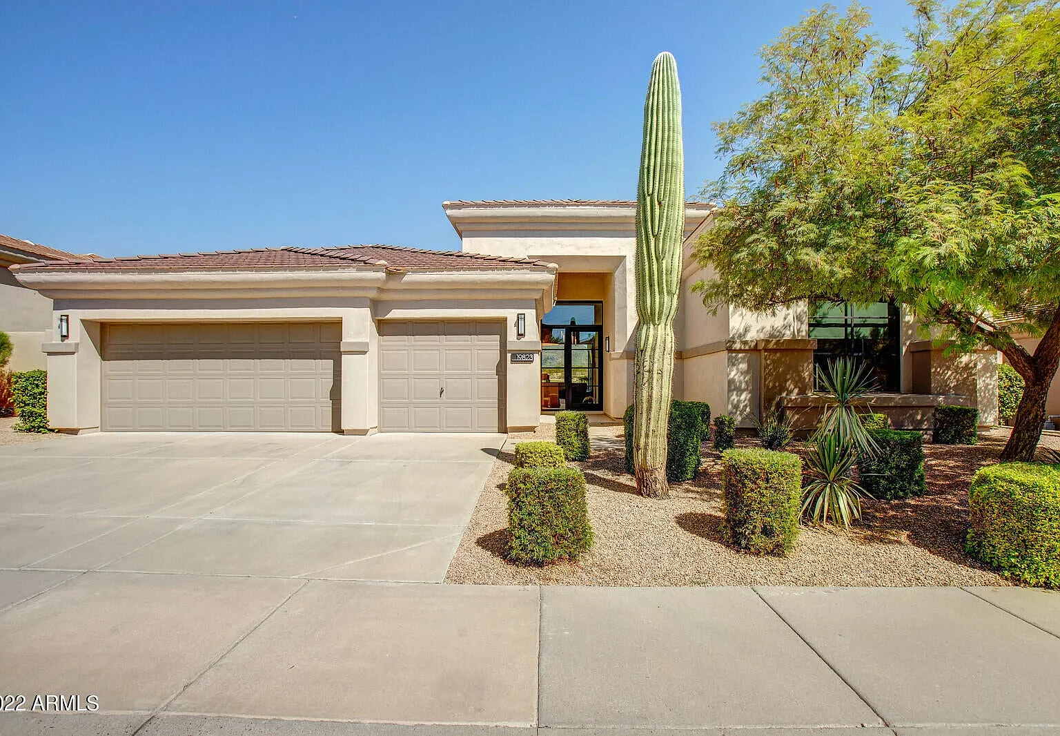 3 bed, 2757 sqft, $16,000 — Photo 1