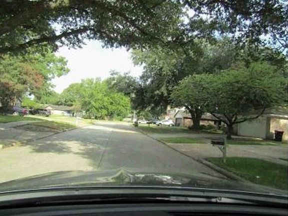 Exterior Neighborhood (street photo)