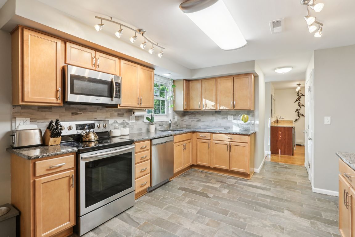 Collegeville Rd-2105-1-021.jpg