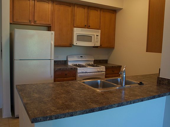 4th image of 2335 W Belle Plaine Ave APT 303