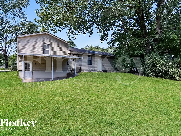 307 NE Arlington Cir — Photo 15