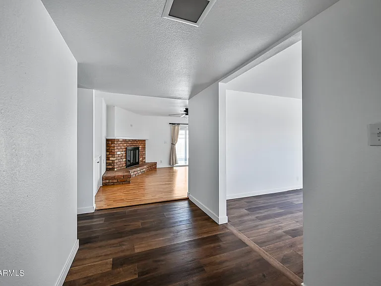 530 E Fairmont Dr — Photo 3