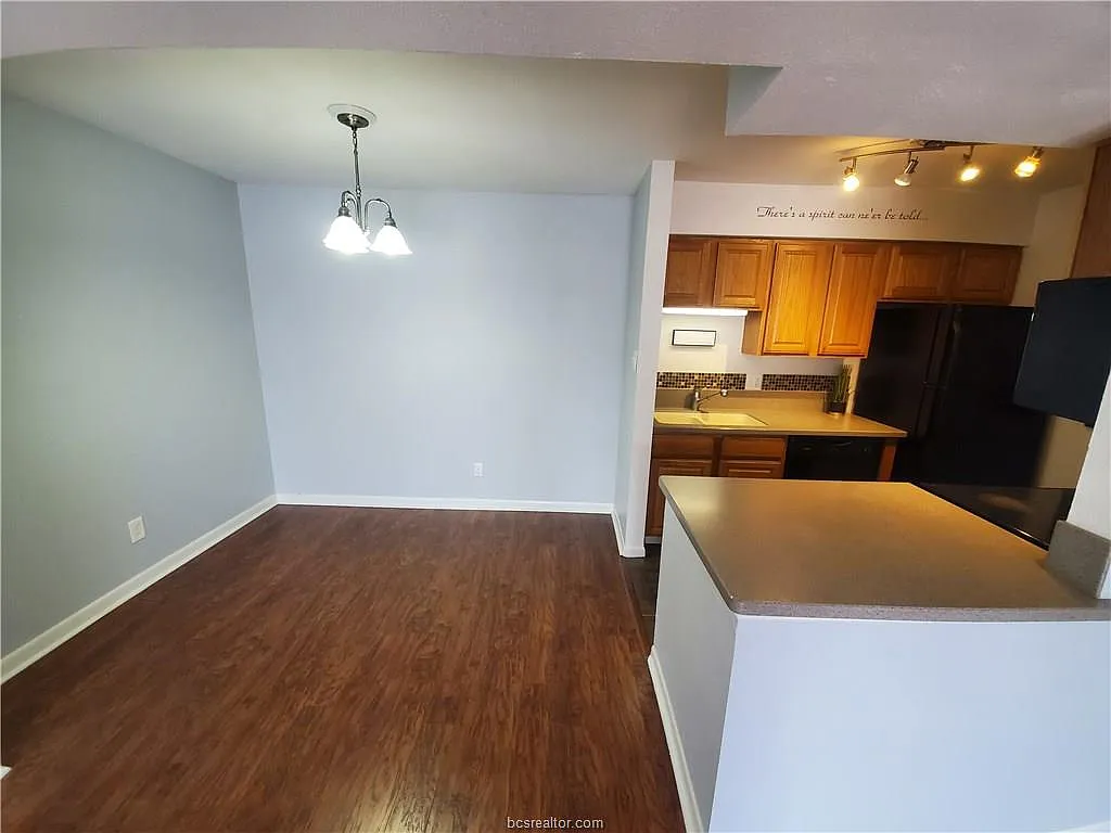 2 bed, 908 sqft, $1,150 — Photo 3