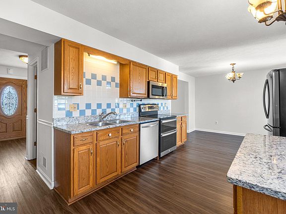 3rd image of 5606 Worchester Ct