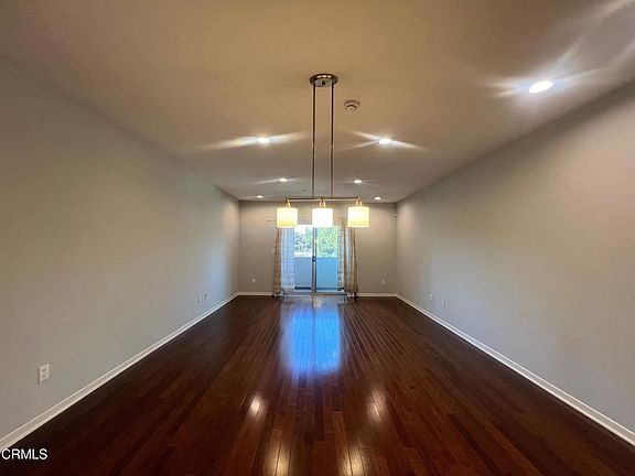 3rd image of 159 W Green St Unit 308